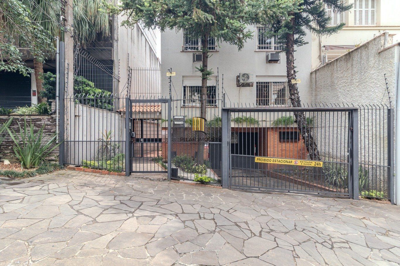 Apartamento de 3 dormitórios, 2 vagas no bairro Moinhos de Vento.