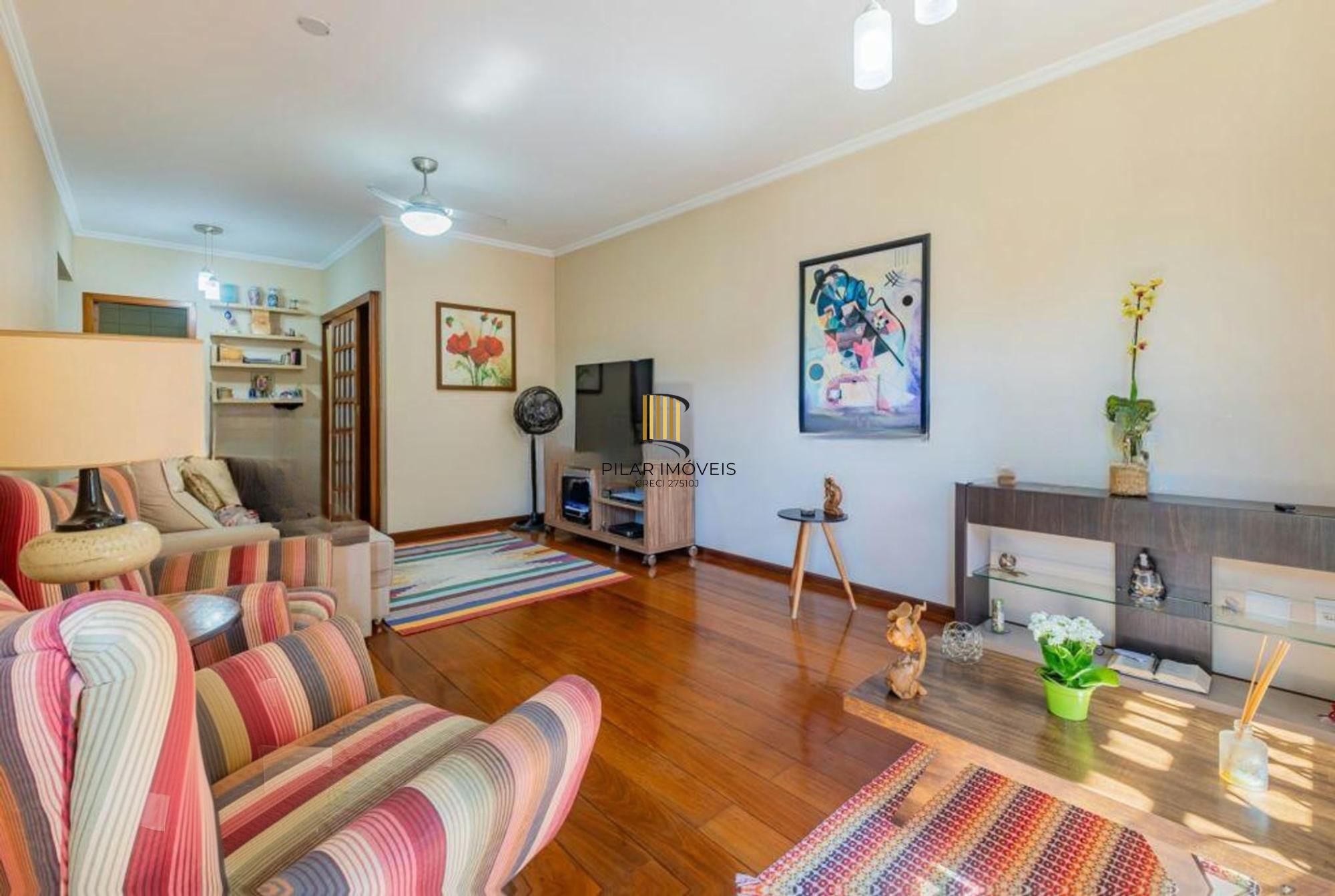 Casa com 1.640,00m², 3 dormitórios, 4 vagas à venda Rua Marista.