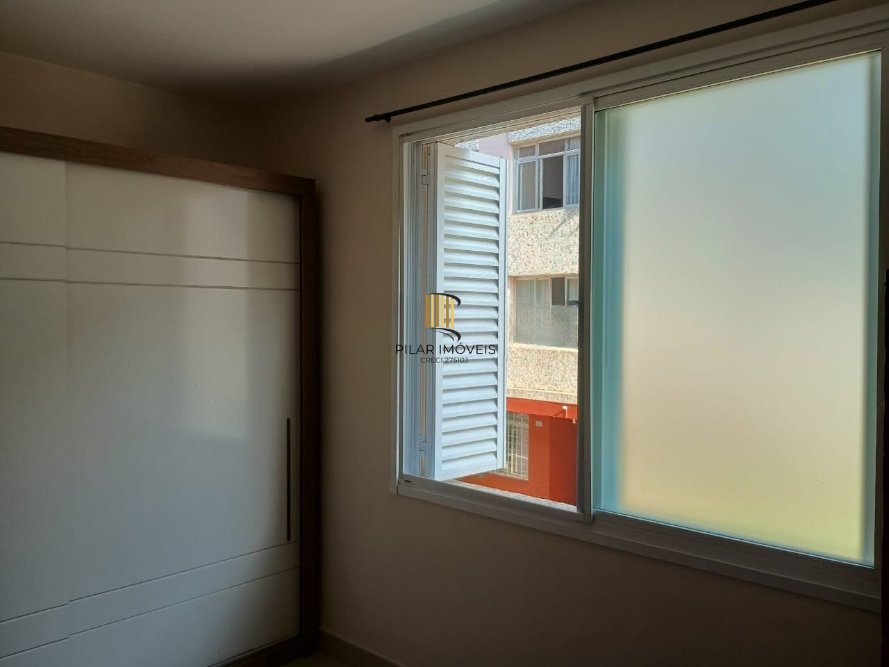 Apartamento de 2 quartos, 1 vaga, portaria 24 horas no bairro Higienópolis.