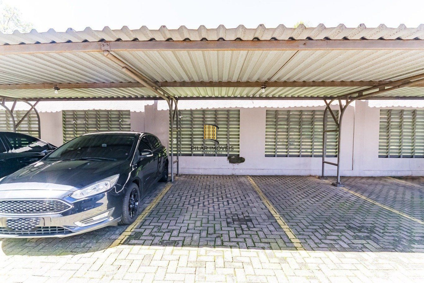 Apartamento de 2 dormitórios, elevador,1vaga de garagem, no Bairro Sarandi POA.