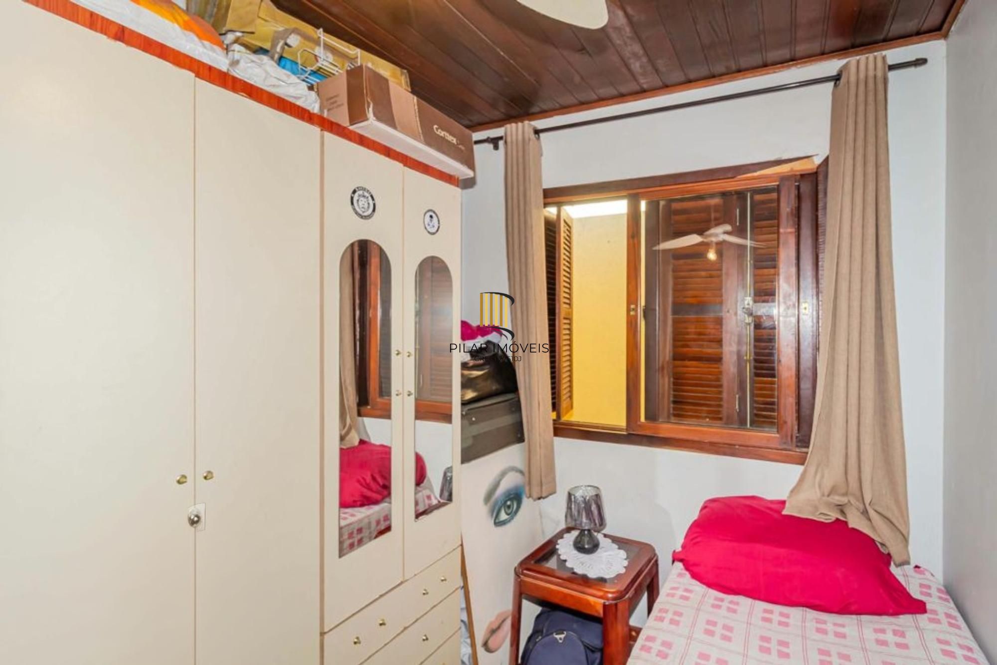 Casa com varanda fechada, 3 quartos, 2 vagas no bairro Farroupilha