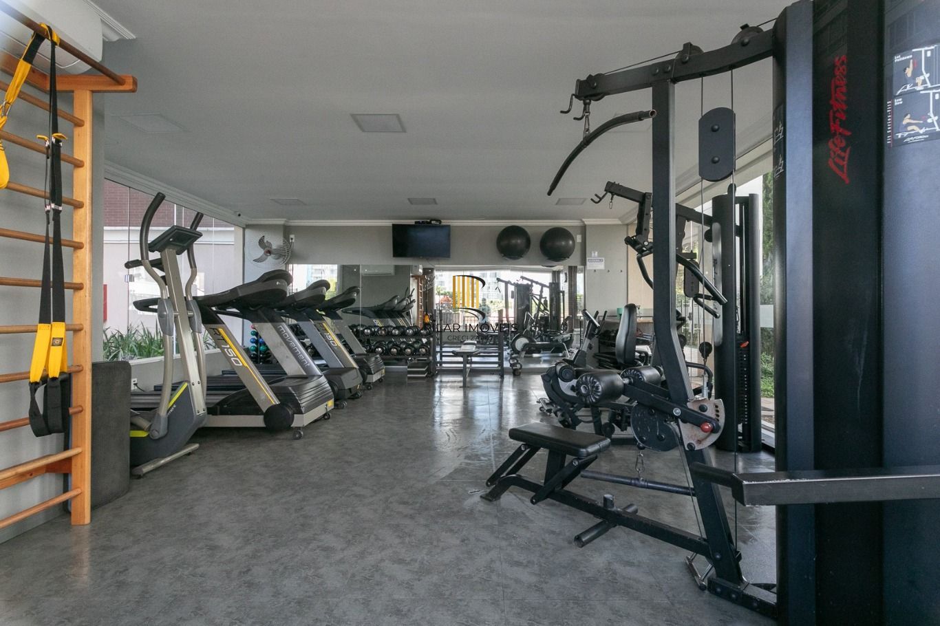 Apartamento com 3 quartos(1 suíte) e 2 vagas de garagem no Bairro Petrópolis