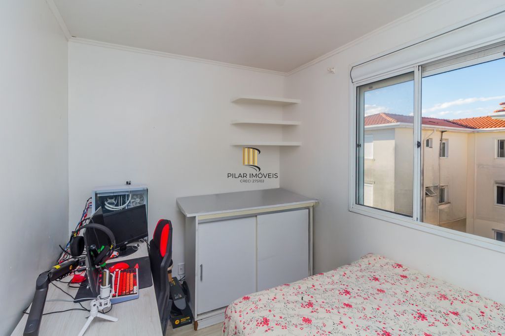 Apartamento com 2 dormitórios e 1 vaga de garagem no Bairro Humaitá