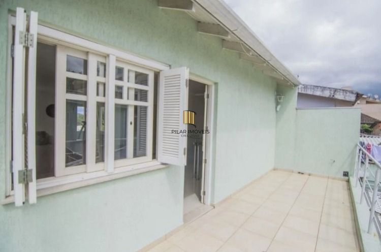 Casa com piscina e 4 suítes no Bairro Vila Ipiranga