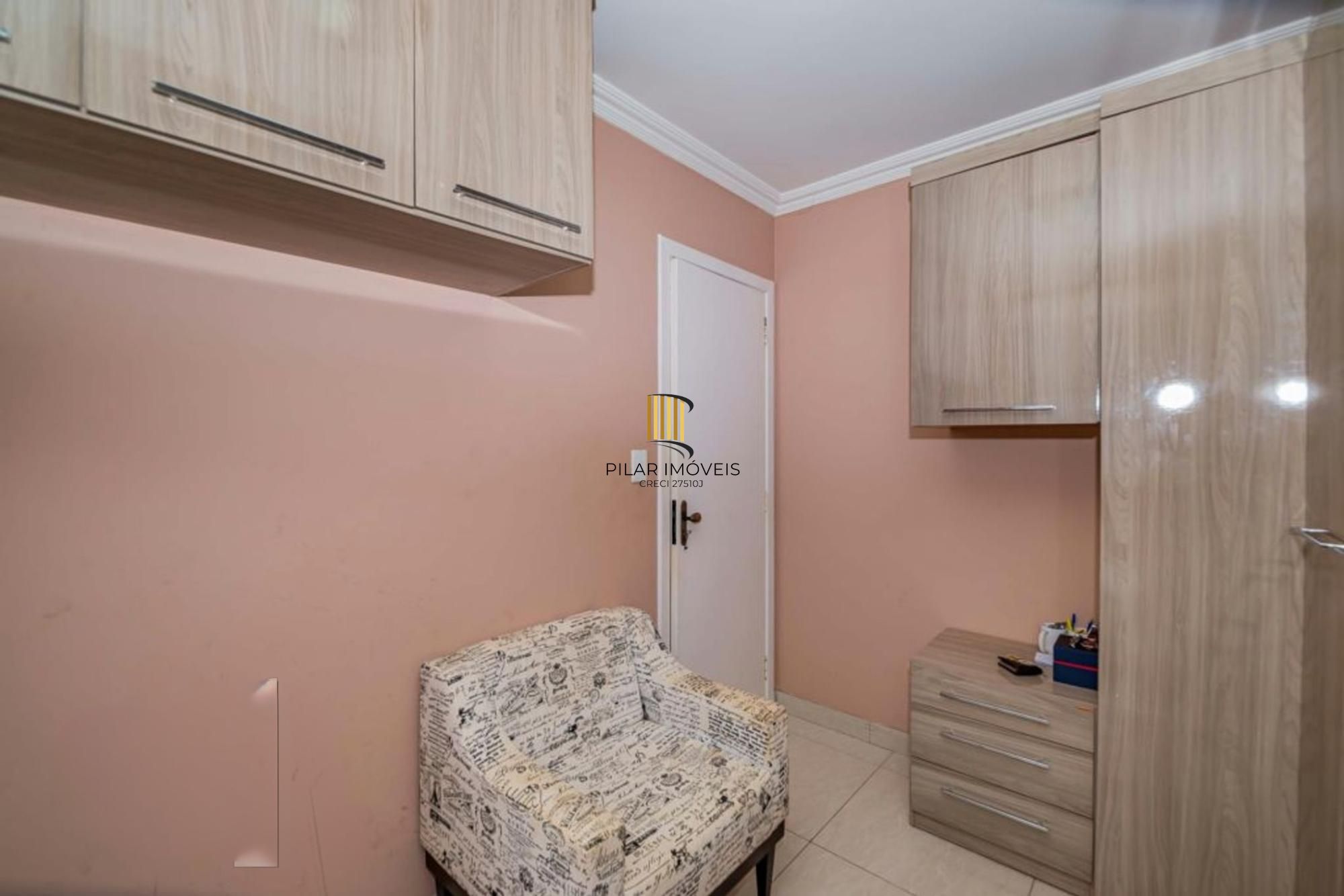 Apartamento semi mobiliado de 3 quartos, elevador, 1 vaga no bairro Cavalhada