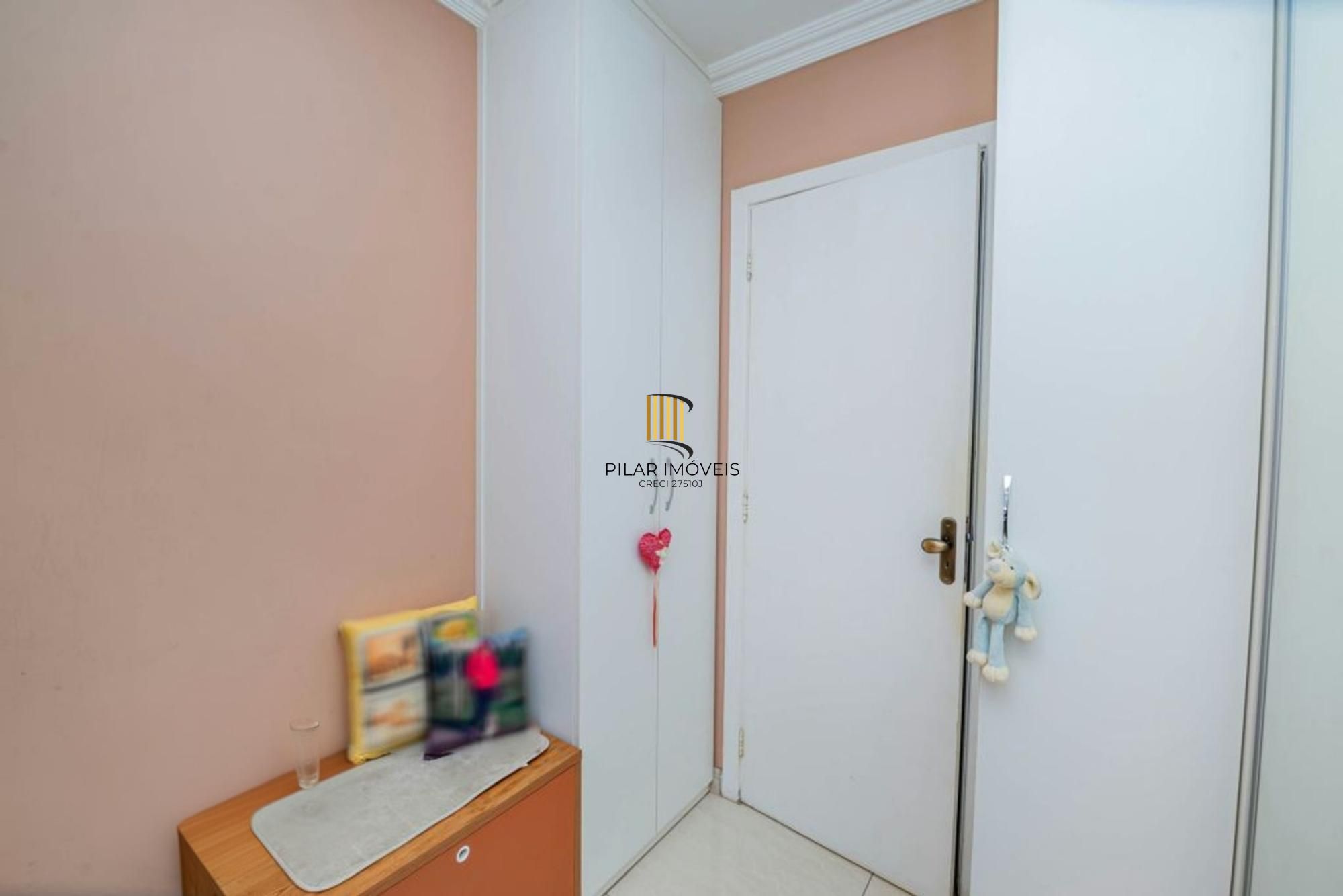 Apartamento semi mobiliado de 3 quartos, elevador, 1 vaga no bairro Cavalhada