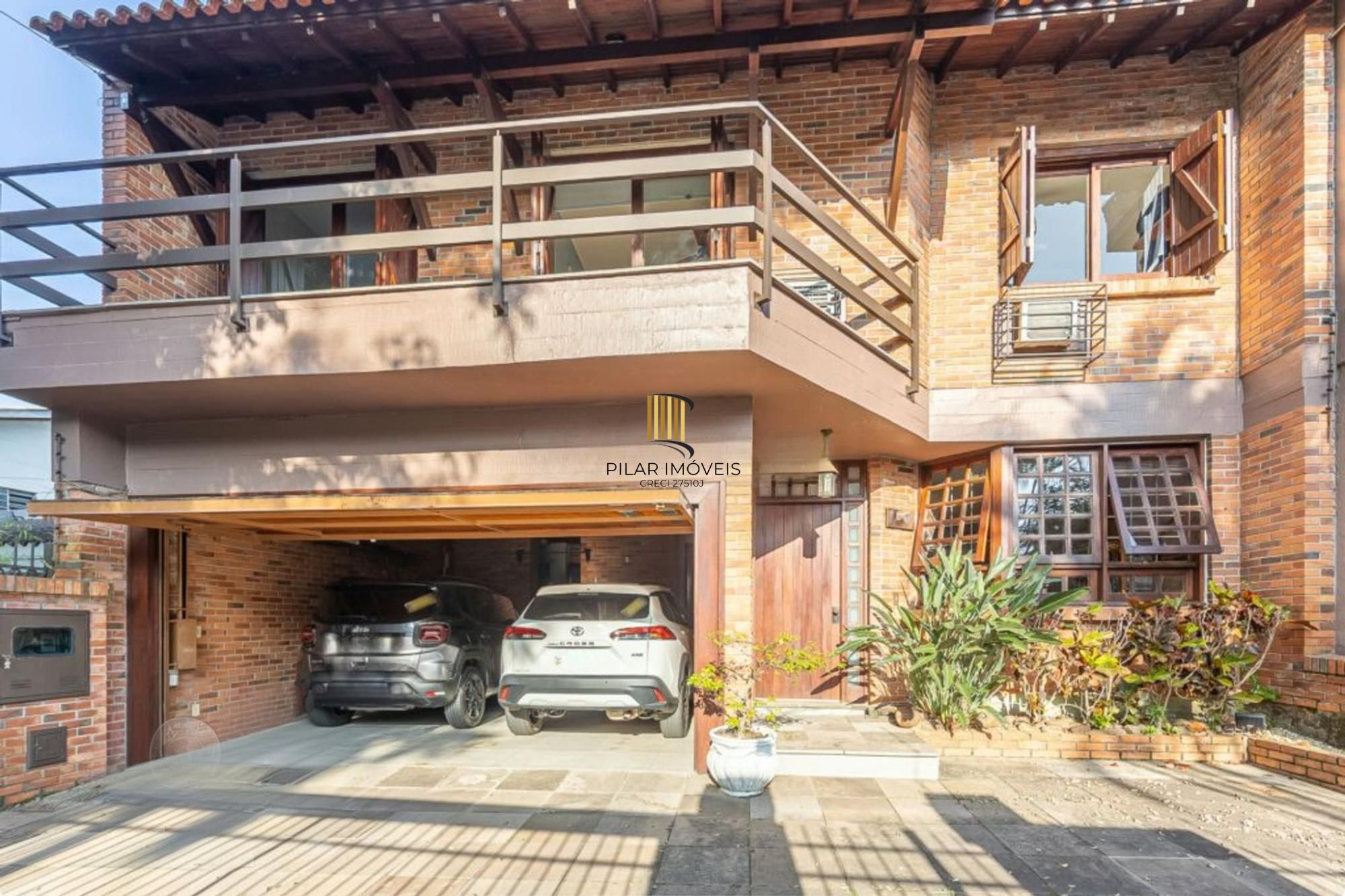 Casa com 4 Quartos, 4 banheiros, 4 vagas e 300 m² á venda  Chácara Das Pedras.