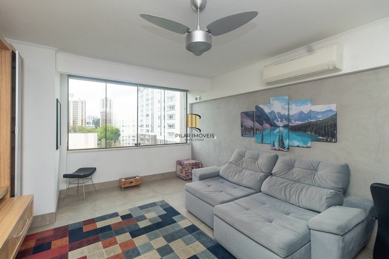 Apartamento mobiliado com 76m², 2 dormitórios e sol da manhã no bairro Floresta