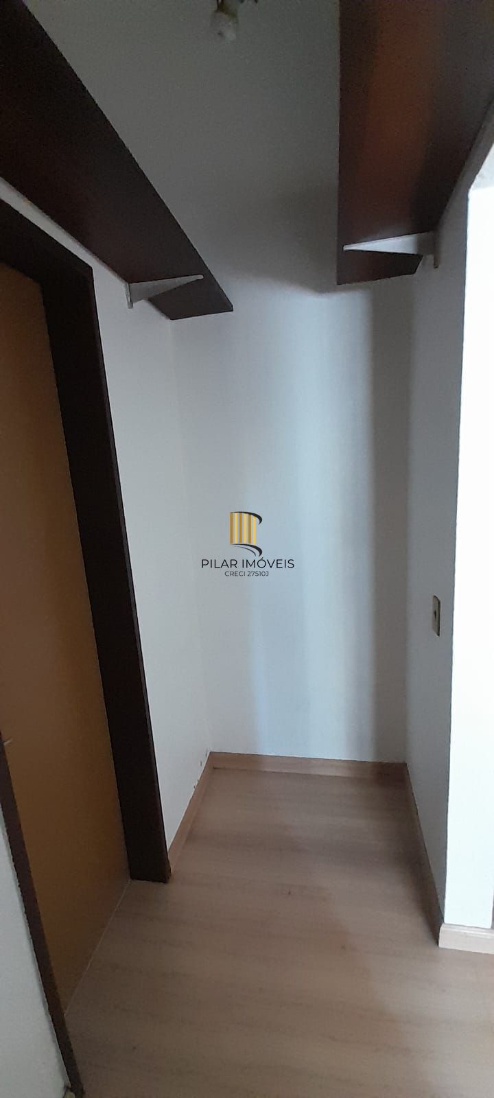 Apartamento de 1 quarto, elevador, 1 vaga coberta no bairro Partenon