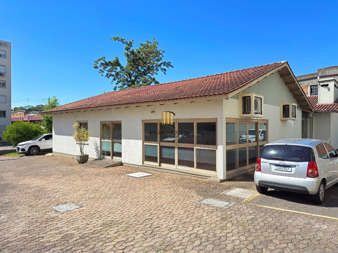 Apartamento com 2 quartos, vaga e elevador  no bairro Sarandi.