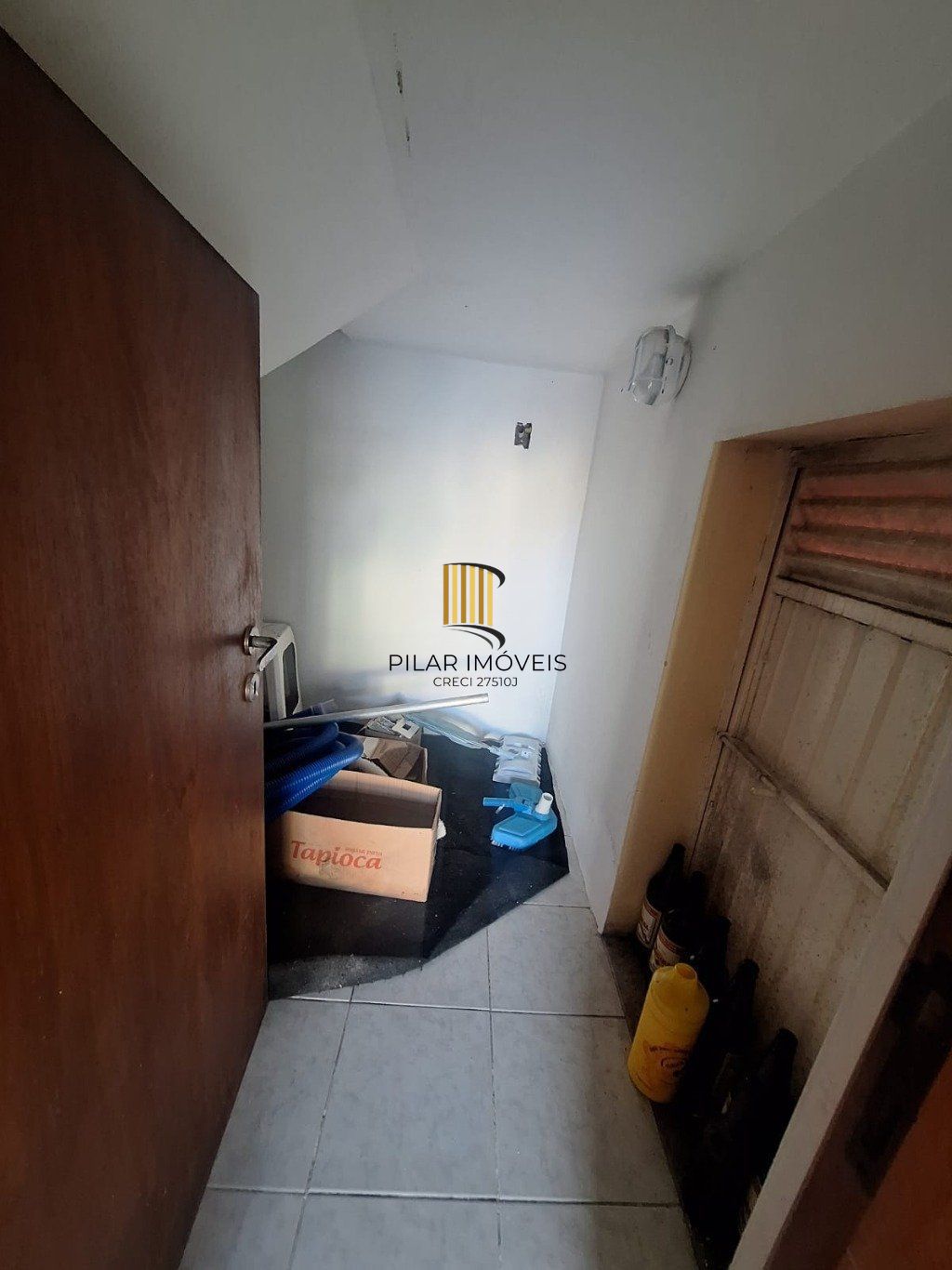 Casa 5 dormitórios, 1 suíte,  piscina e 2 vaga de garagem em Canoas.