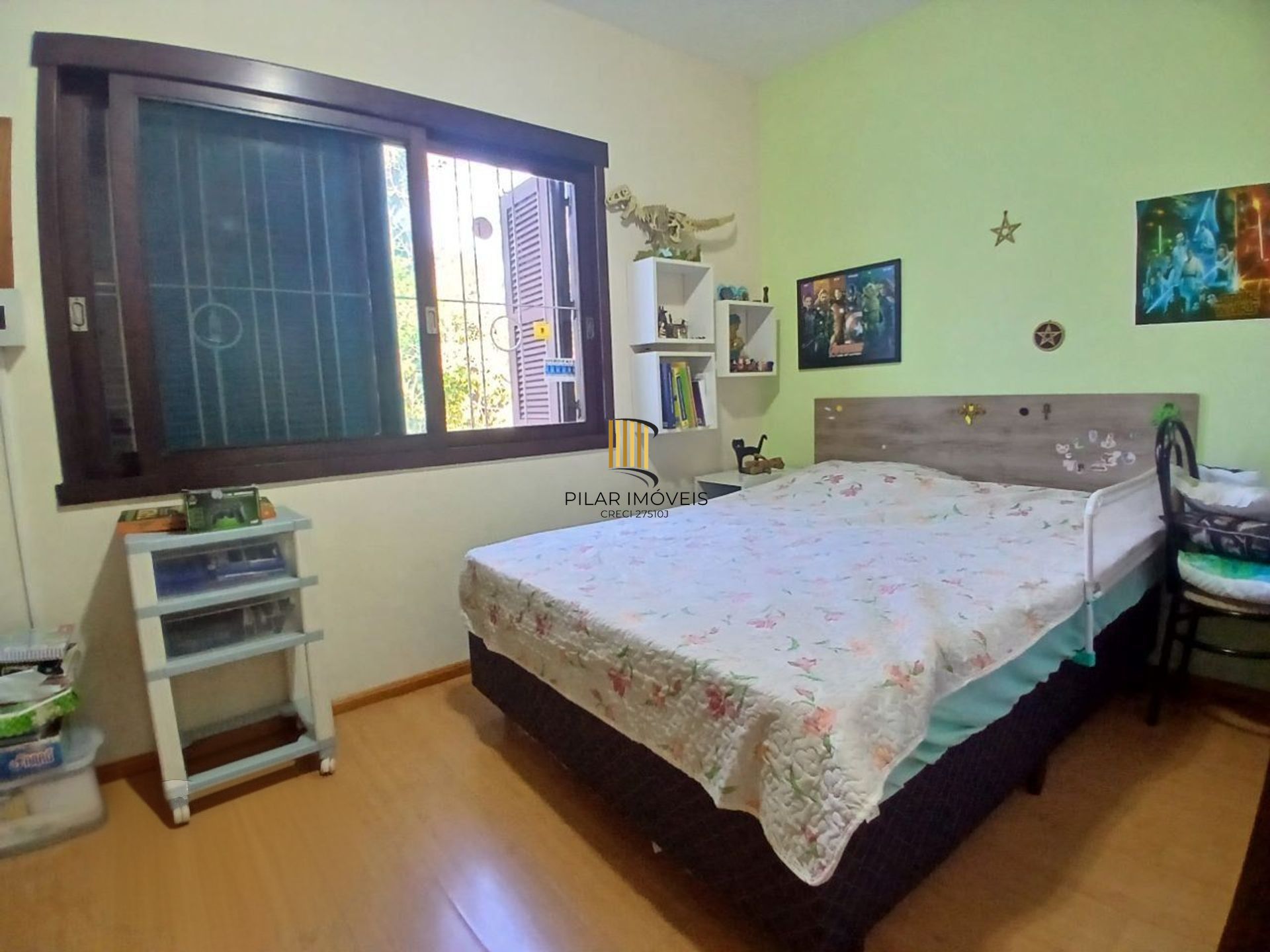 Casa com 3 dormitótrios, piscina e 2 vagas de garagem em Canoas.