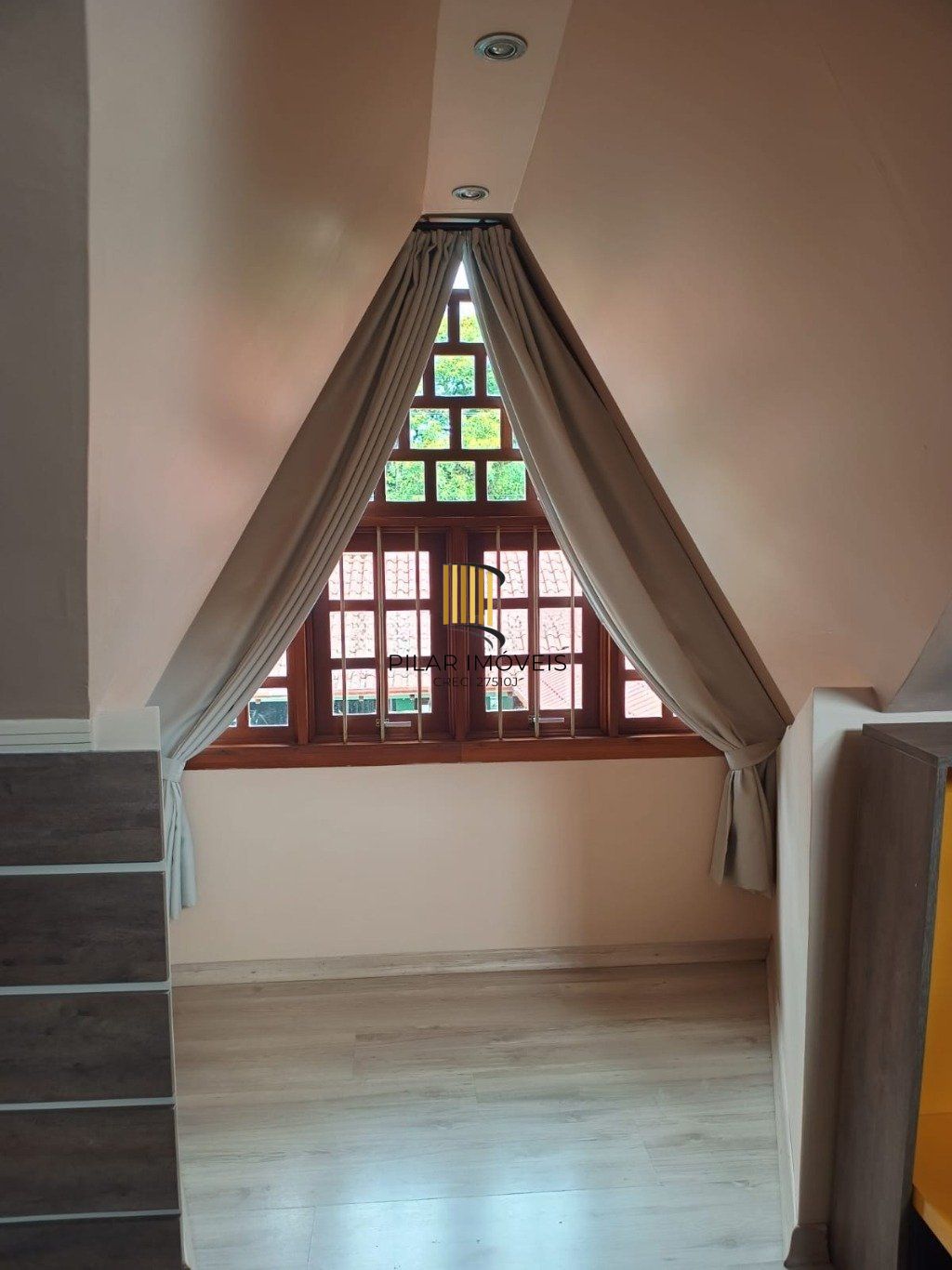 Casa semi mobiliada de 224m² com 3 quartos, 2 vagas de garagem em Canoas.