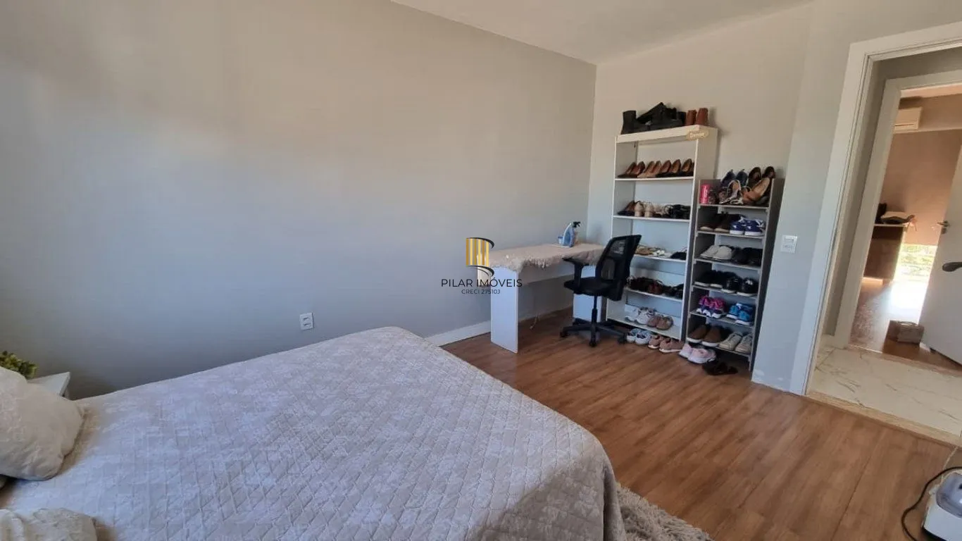 Casa de 2 dormitórios e 6 vagas de garagem em Canoas.