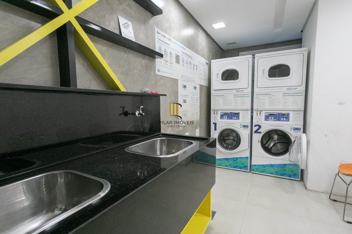 Apartamento semi mobiliado com 2 quartos de bairro Petrópolis