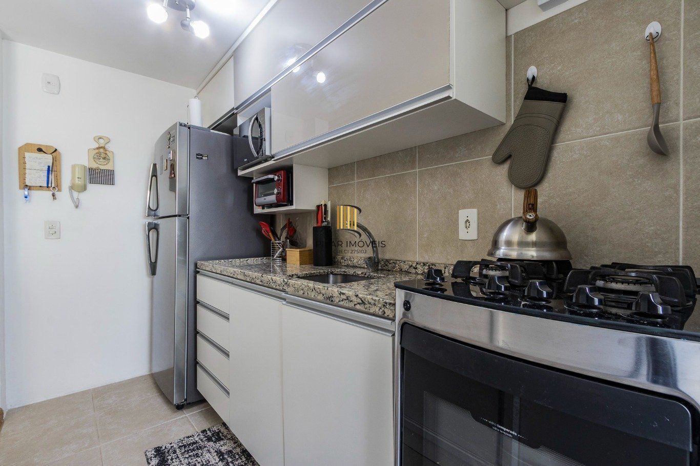 Apartamento 2 Dormitórios com Suíte, elevador e 2 Vagas no Alto Petrópolis