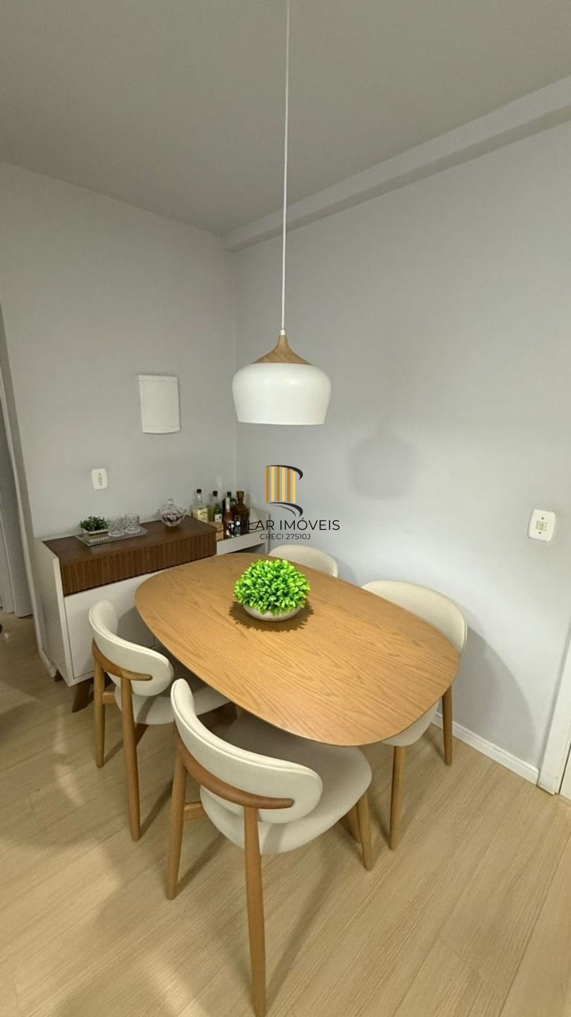 Apartamento de 2 dormitórios, elevador e 1 vaga de garagem em Canoas.