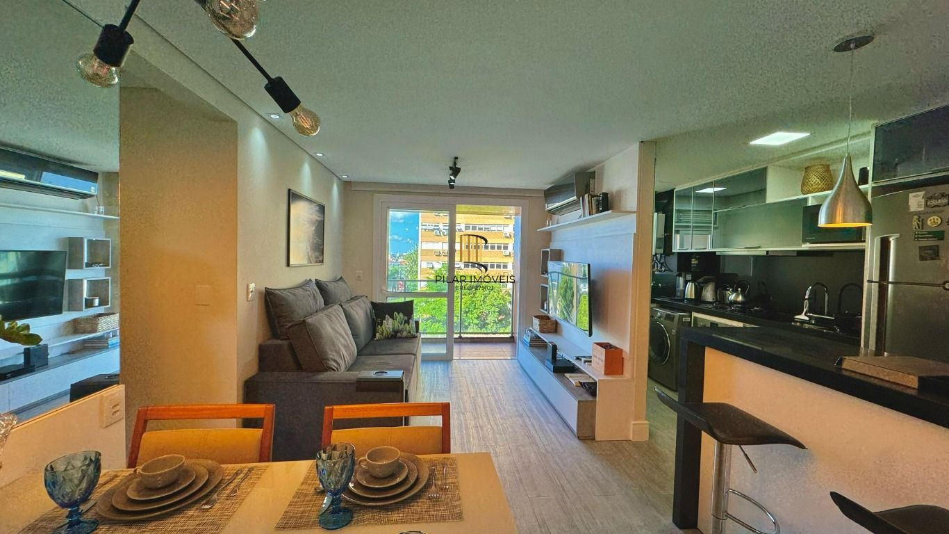 Apartamento mobiliado de 2 dormitórios no bairro Petrópolis