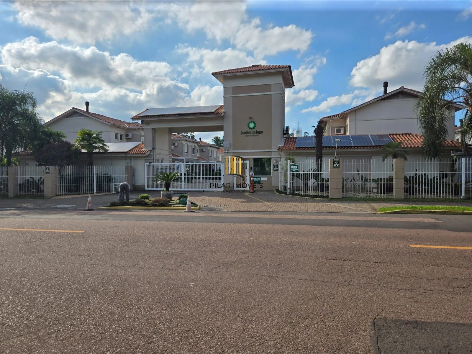 Casa de 2 dormitórios e 2 vagas de garagem em Canoas.