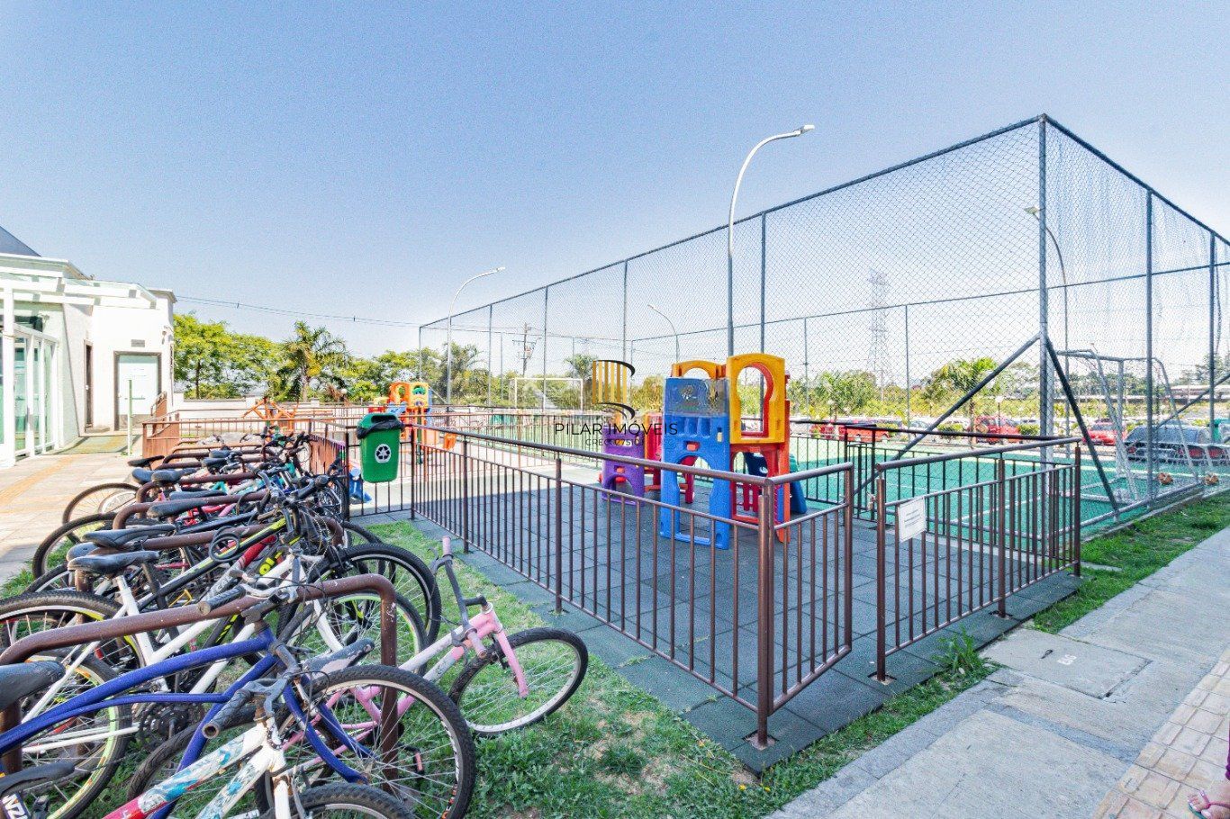 Apartamento de 2 dormitórios, piscina e 1 vaga de garagem em Canoas.