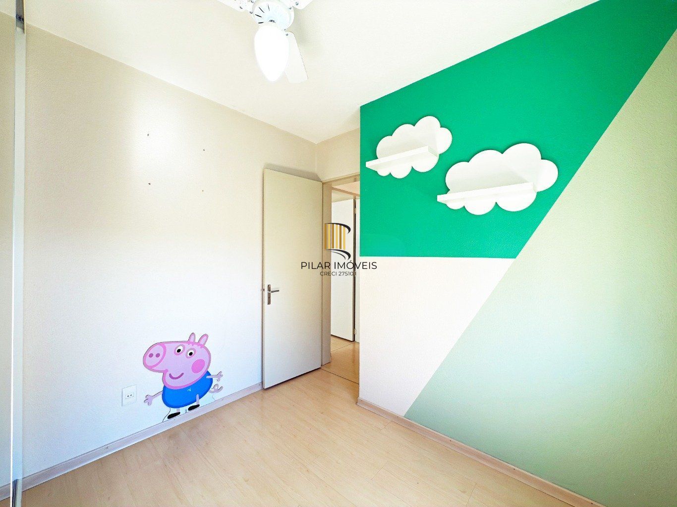 Apartamento com 2 quartos, vaga e elevador  no bairro Sarandi.