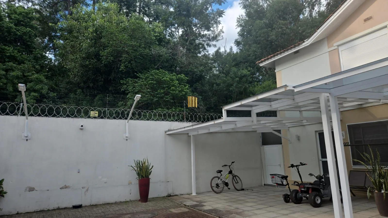Casa de 2 dormitórios e 2 vagas de garagem em Canoas.