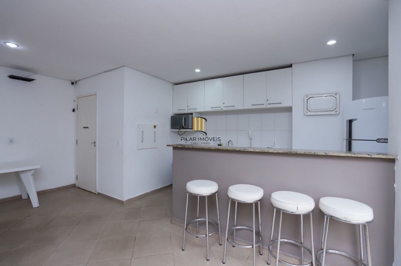 Apartamento com 2 quartos e 48m² à venda em Glória.
