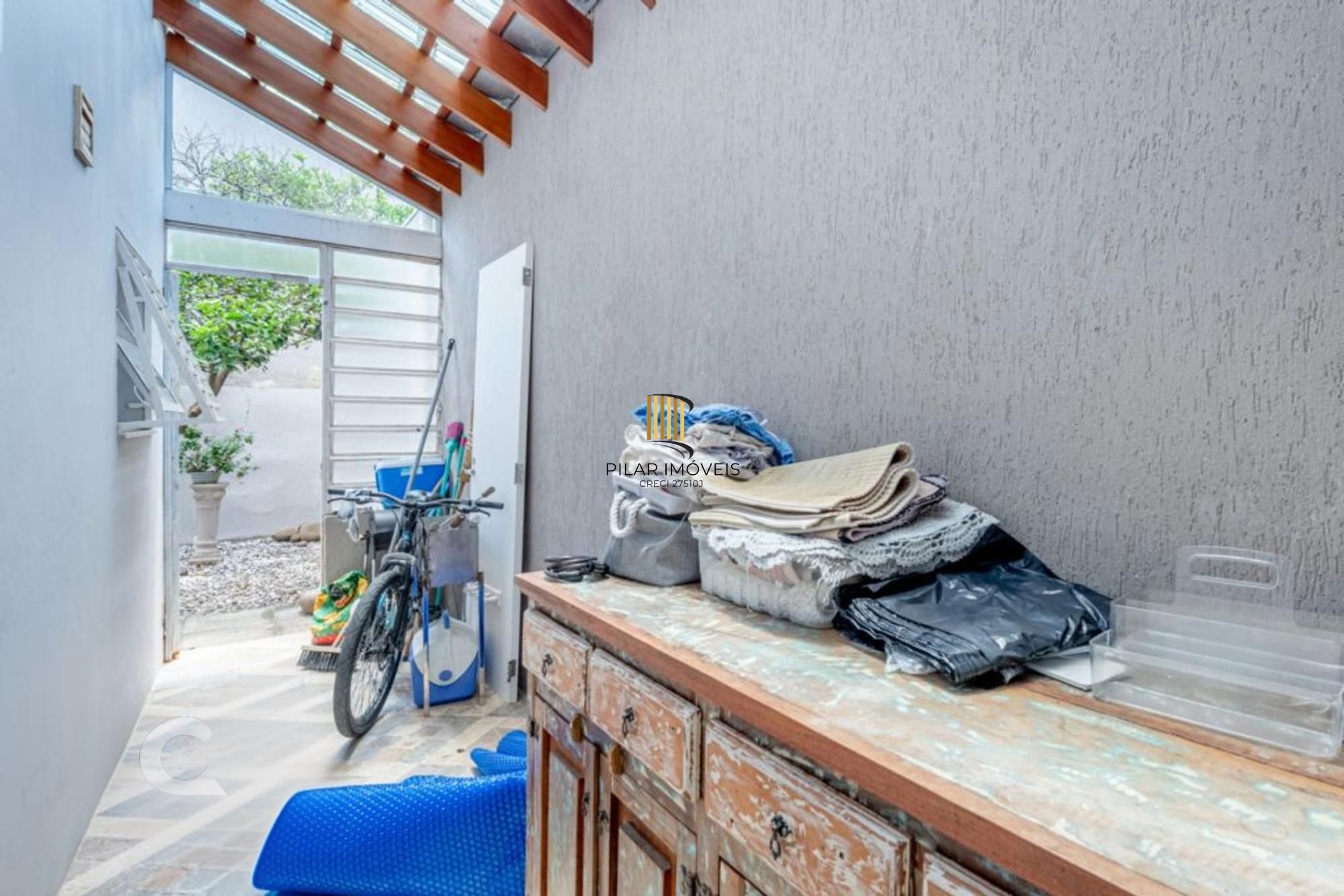 Casa 3 Dormitórios com Suíte e Piscina no Teresópolis