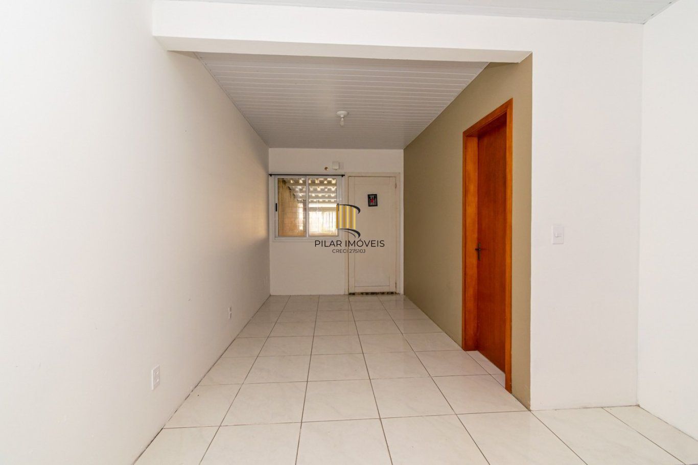 Casa de 2 dormitórios e 2 vagas de garagem em Cachoeirinha.