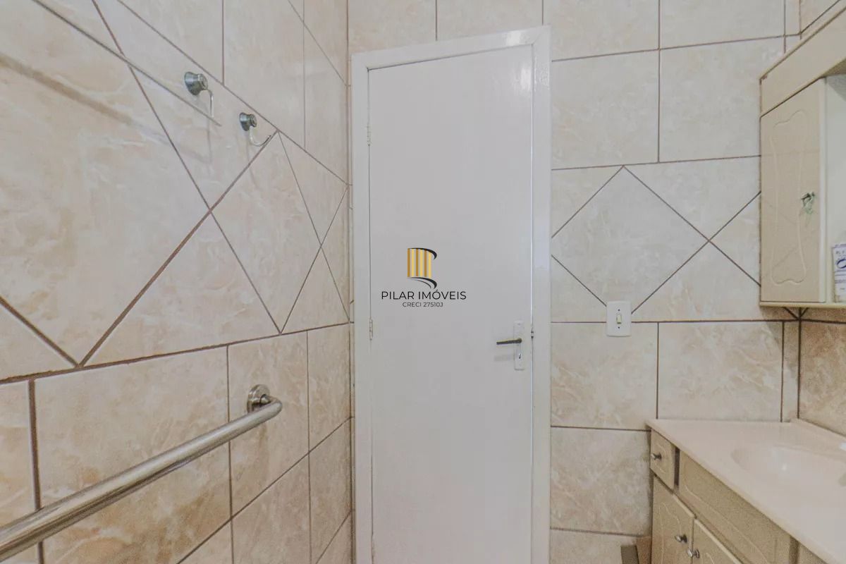 Casa e loja à venda com 300m², 3 quartos e 3 vagas no Rubem Berta