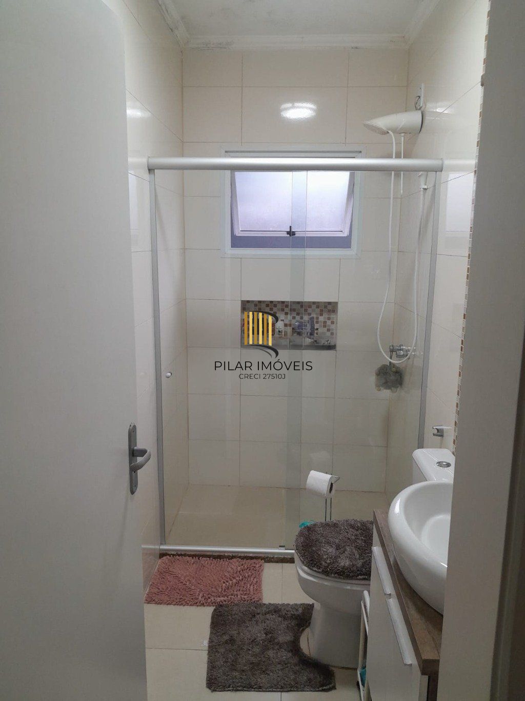 Casa com 3 dormitórios e 3 vagas de garagem em Gravatai.