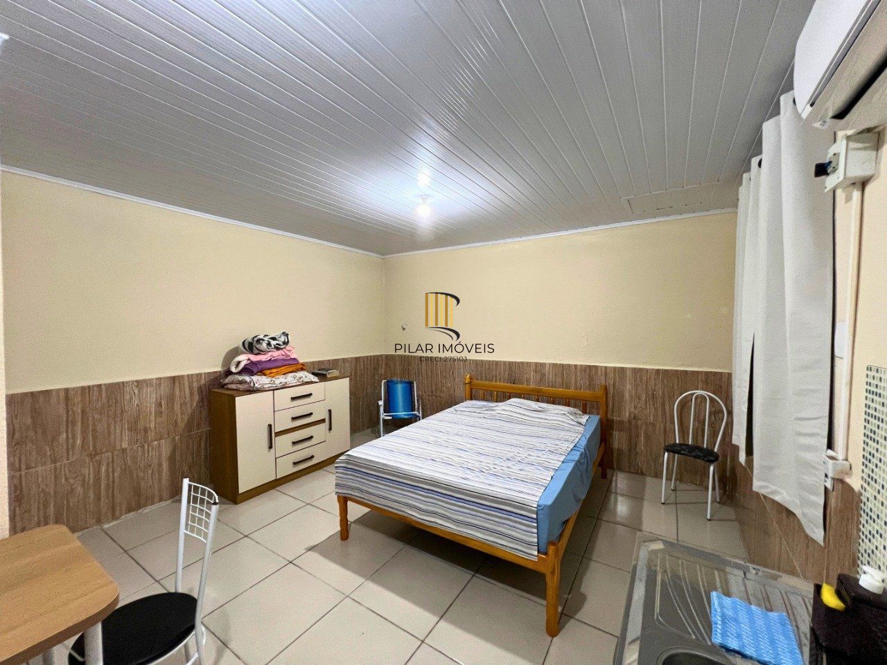 Casa de 3 dormitórios e 2 vagas de garagem em Canoas.