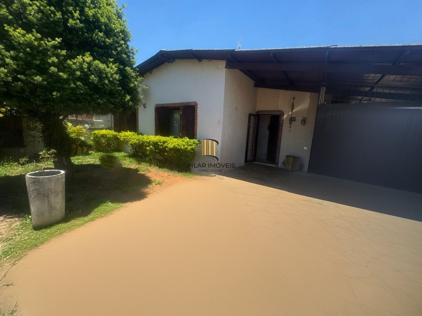 Casa de 5 dormitórios e 4 vagas de garagem em Canoas.