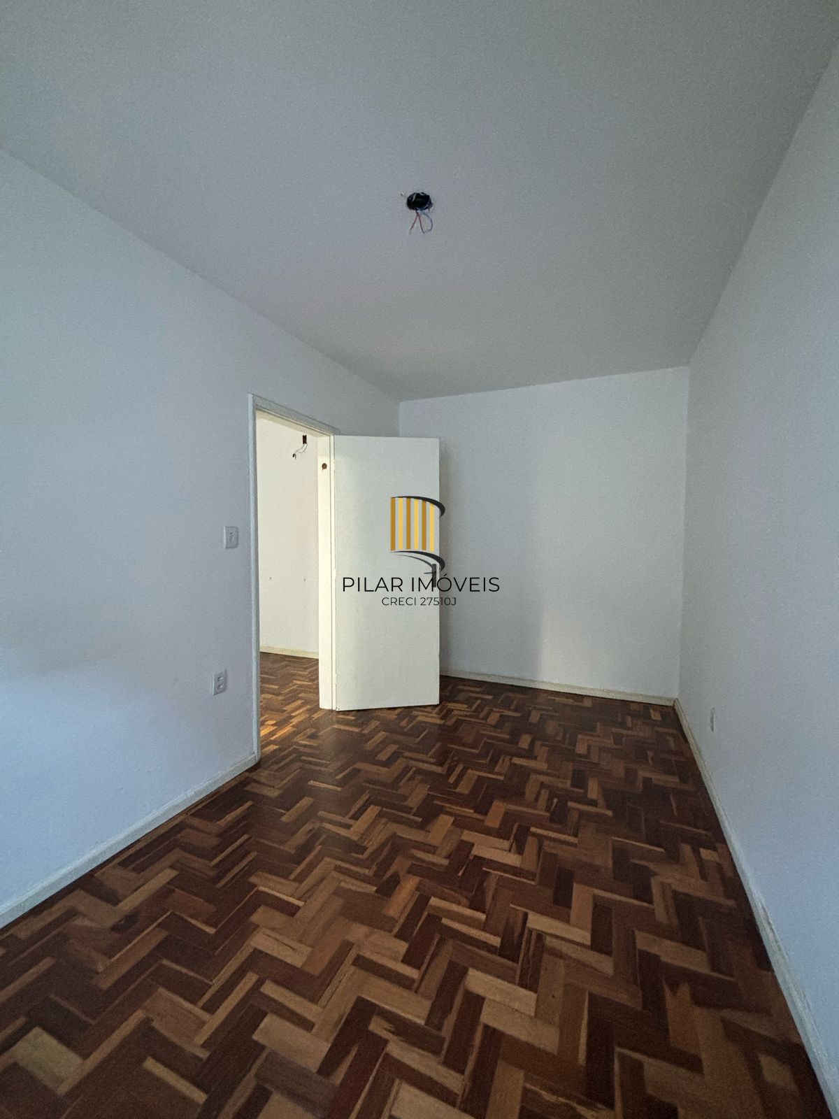 Apto de 1 dormitório Semi Mobiliado segundo andar no bairro Jardim Itu