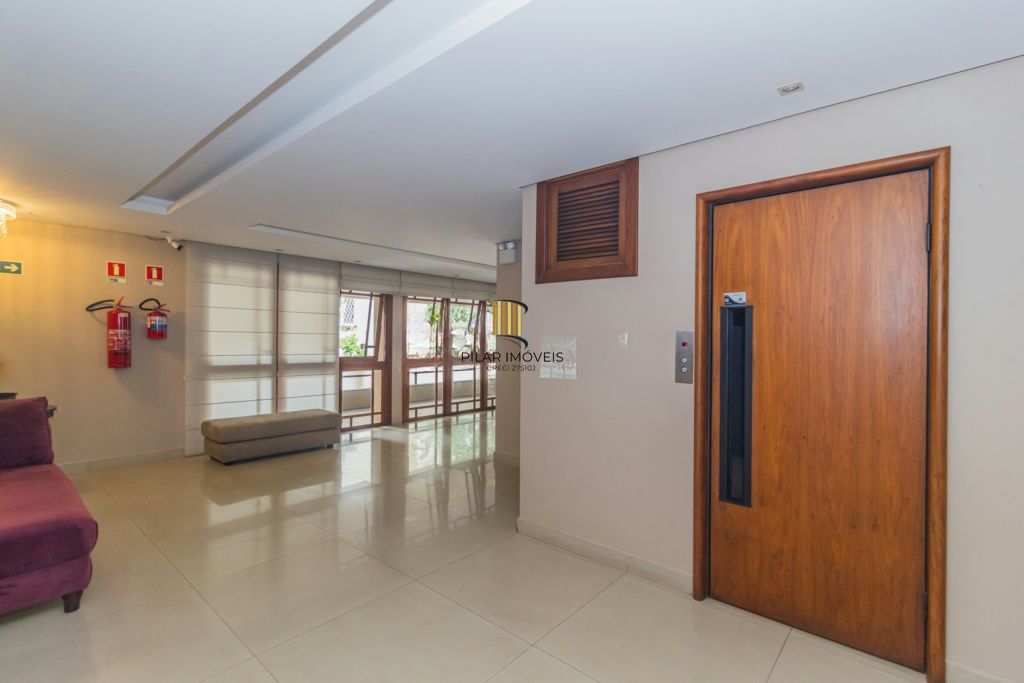 Apartamento 3 Dormitórios, 1 súite, elevador, 2 vagas no Petrópolis.