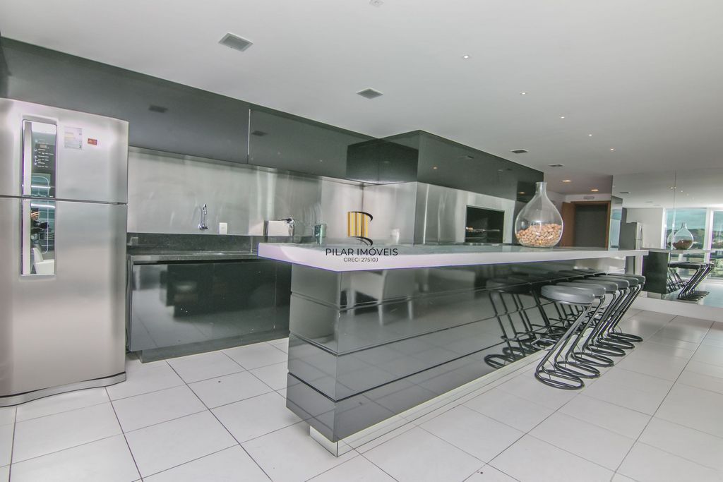 Apartamento 2 dormitórios, churrasqueira, 1 vaga, elevador na Rua General Lima e Silva.