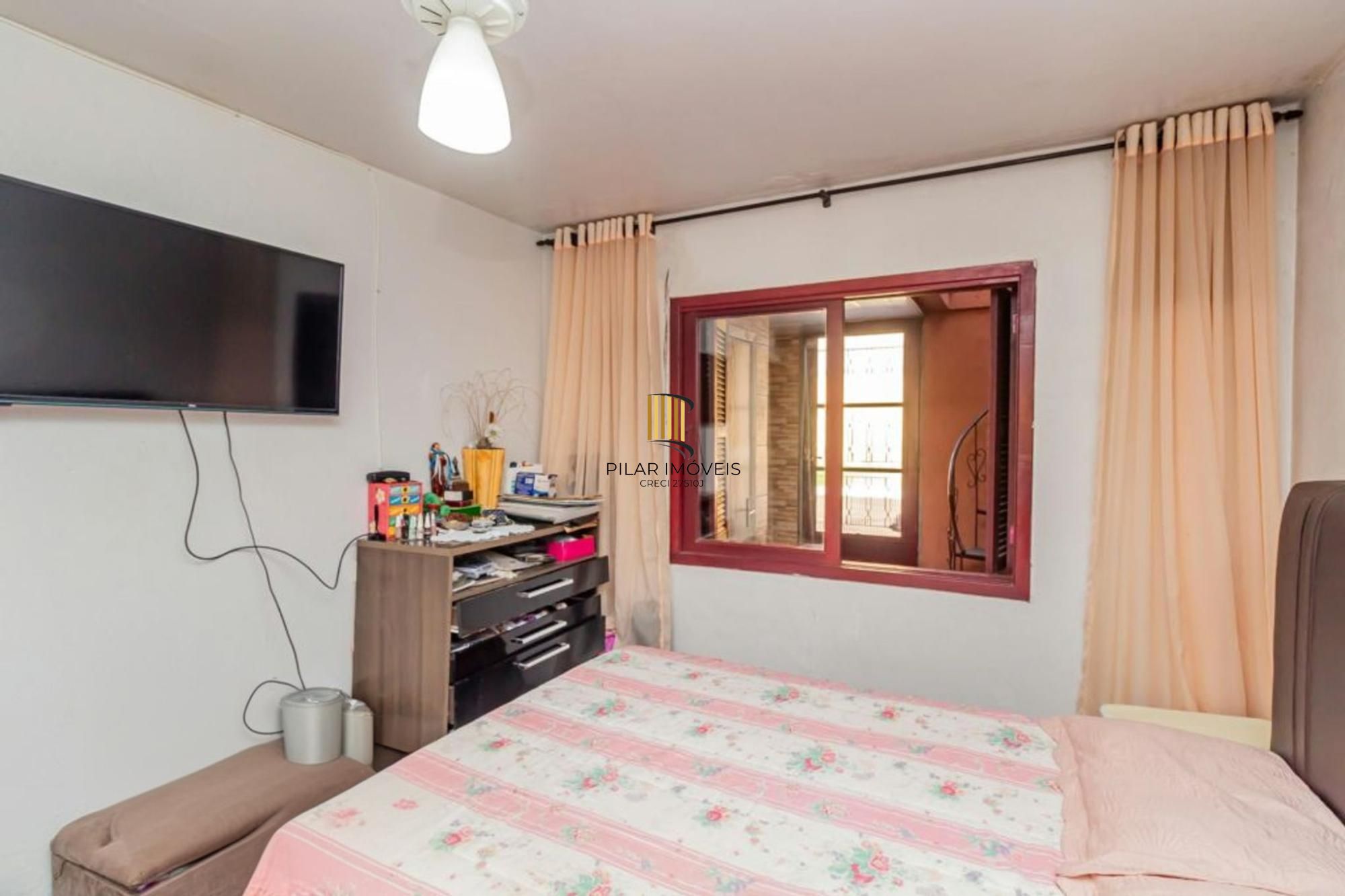 Casa com varanda fechada, 3 quartos, 2 vagas no bairro Farroupilha