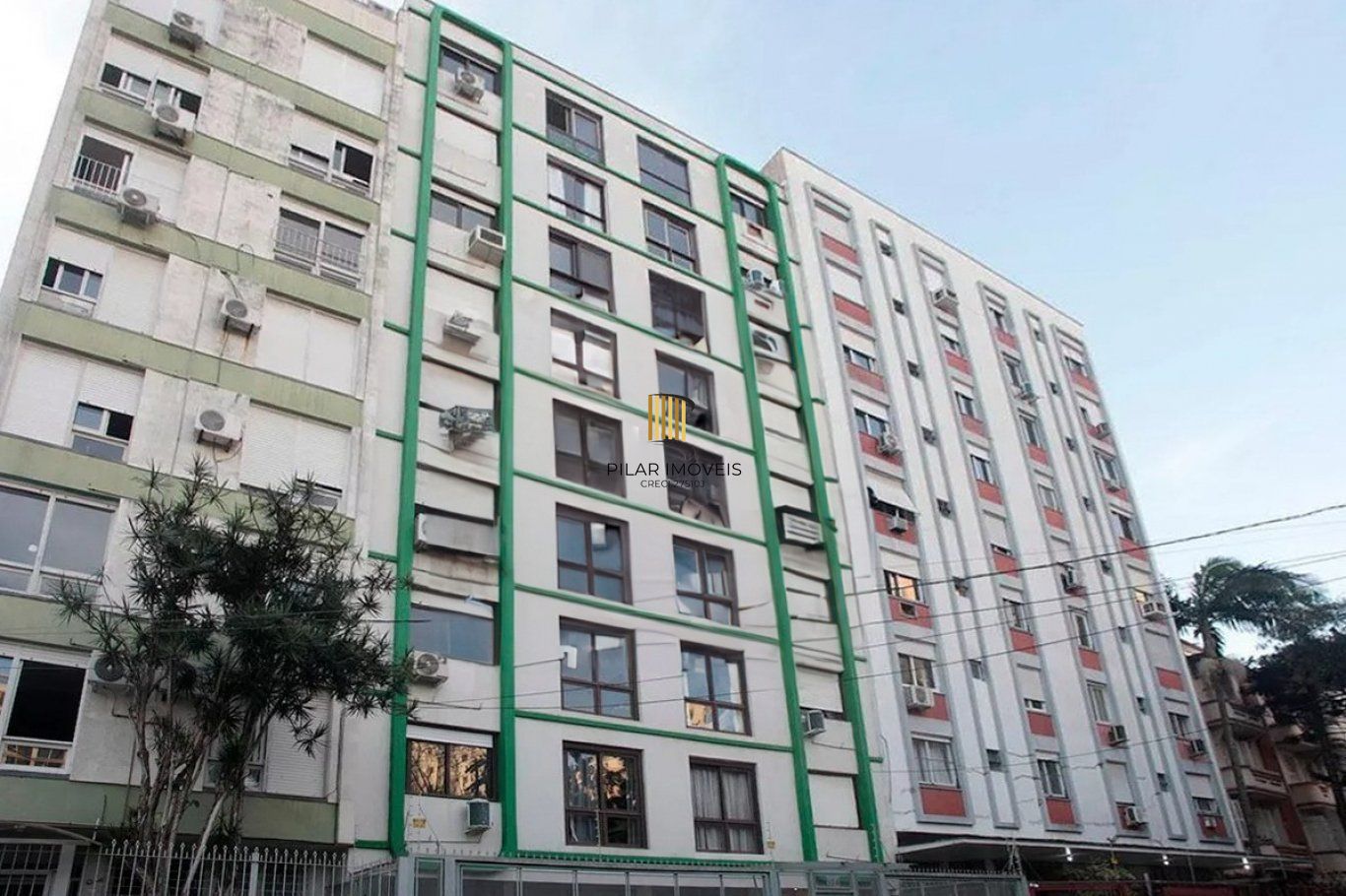 Apartamento semi mobiliado com 2 dormitórios na Sofia Veloso.