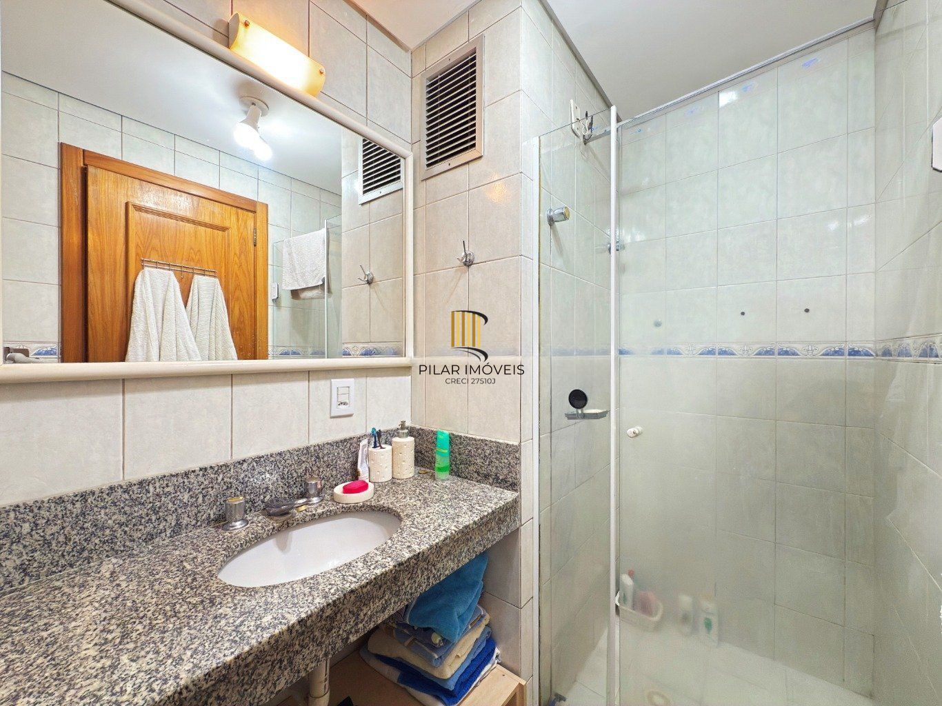 Cobertura de 3 quartos,suíte,elevador,2 vagas no bairro Mont Serrat