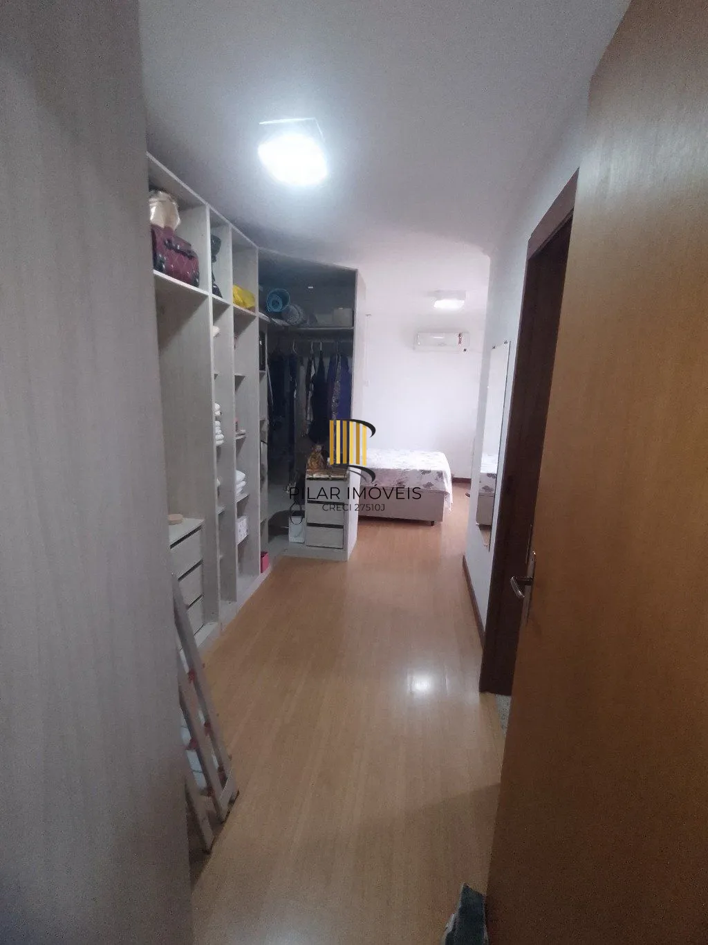 Casa de 5 dormitórios, piscina e 4 vagas de garagem em Canoas.