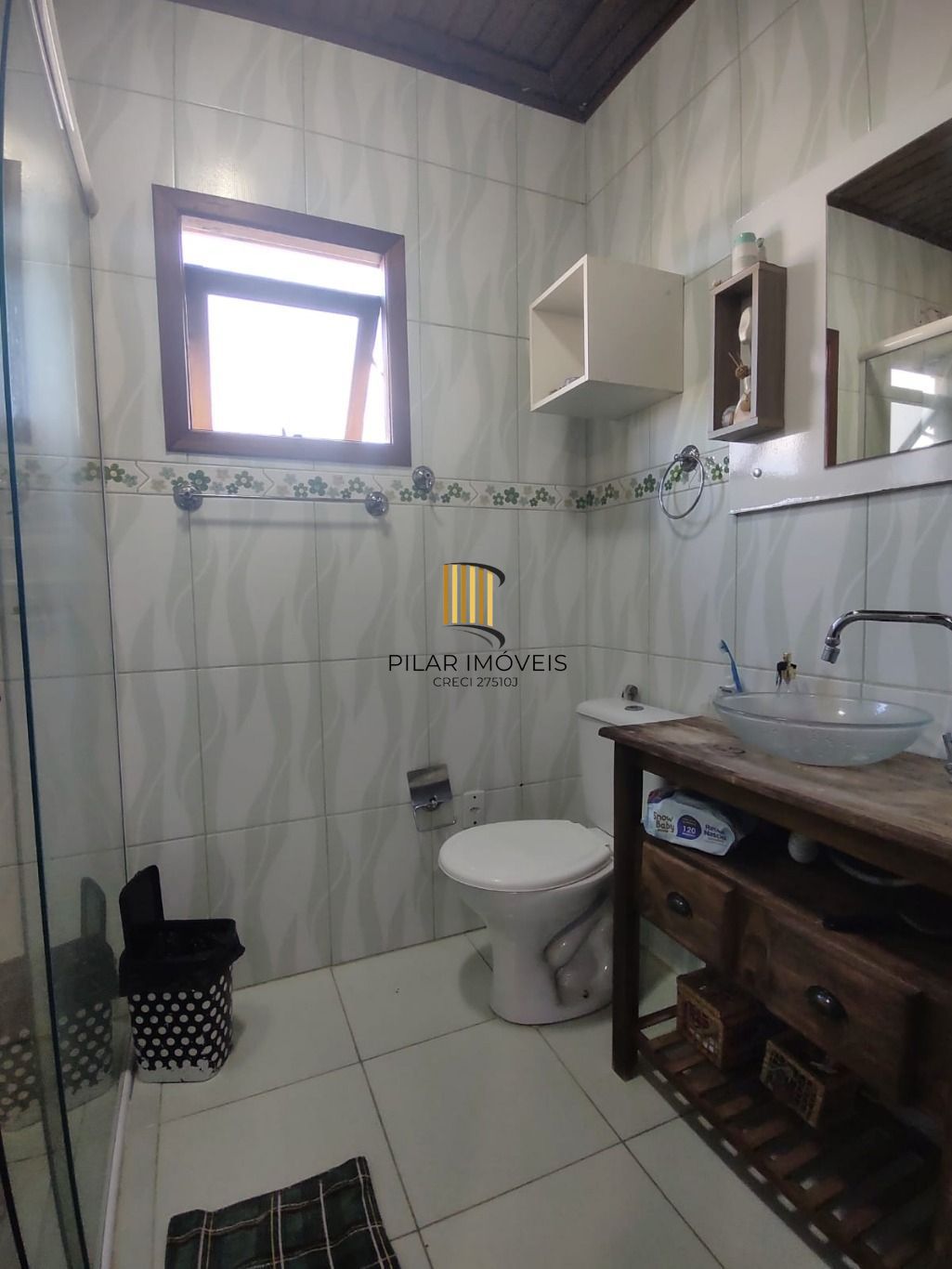 Casa de 3 dormitórios e 2 vagas de garagem em Cachoerinha.