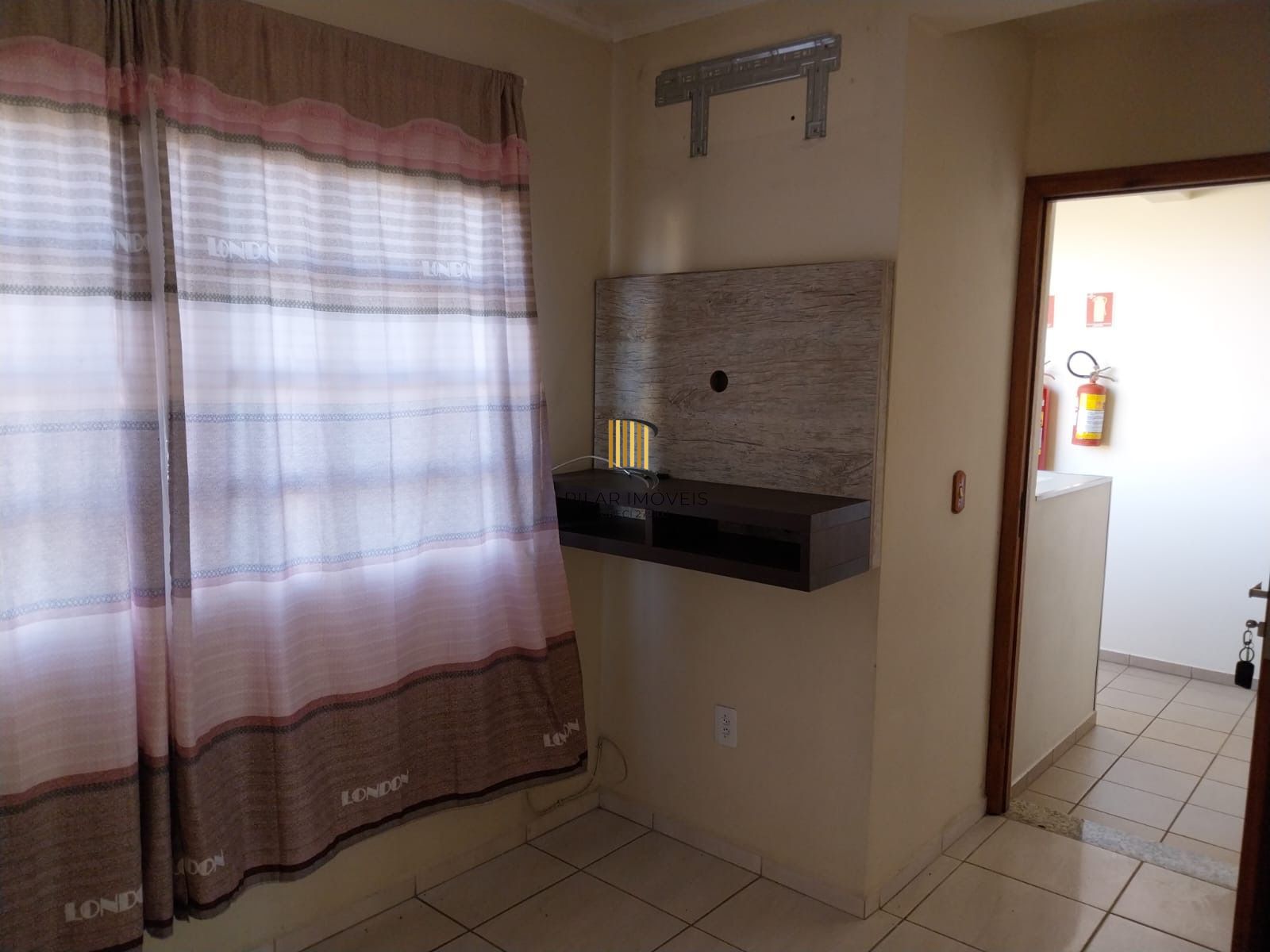 Apartamento de 2 quartos no segundo andar semi mobiliado em Gravataí