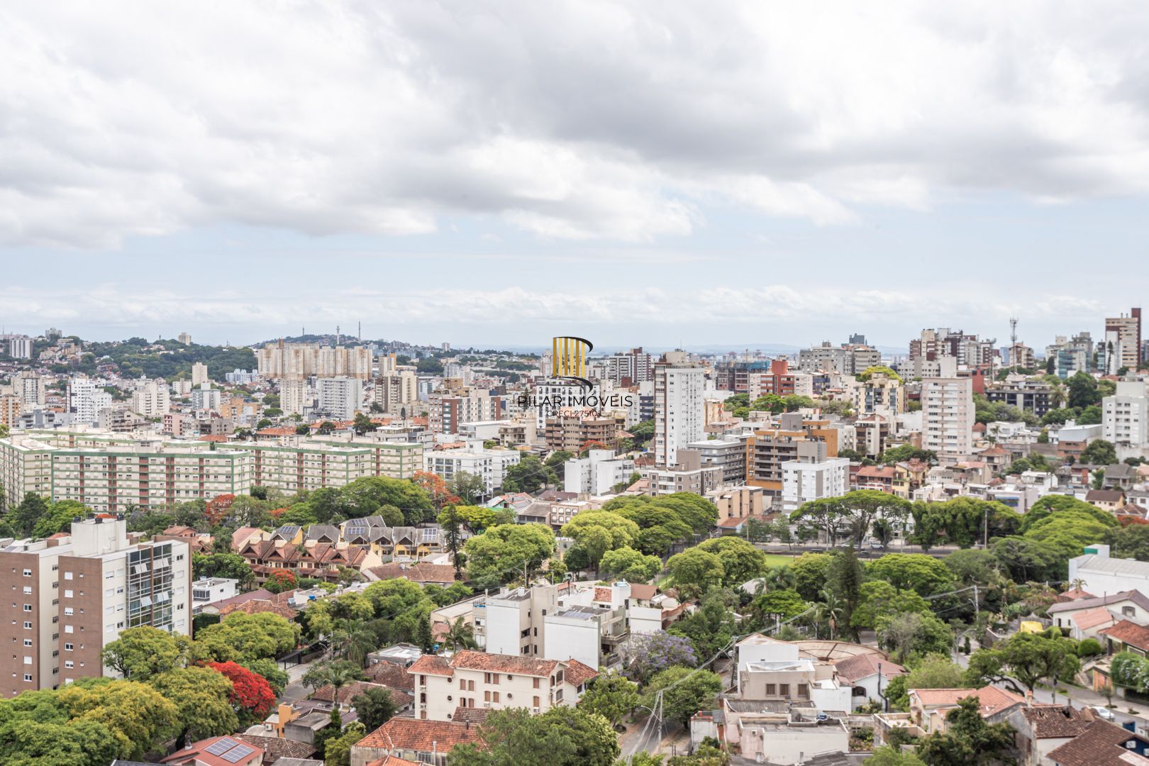Apartamento de 97m², 2 dormitórios,1suíte, 3 vagas de garagem na rua Guararapes