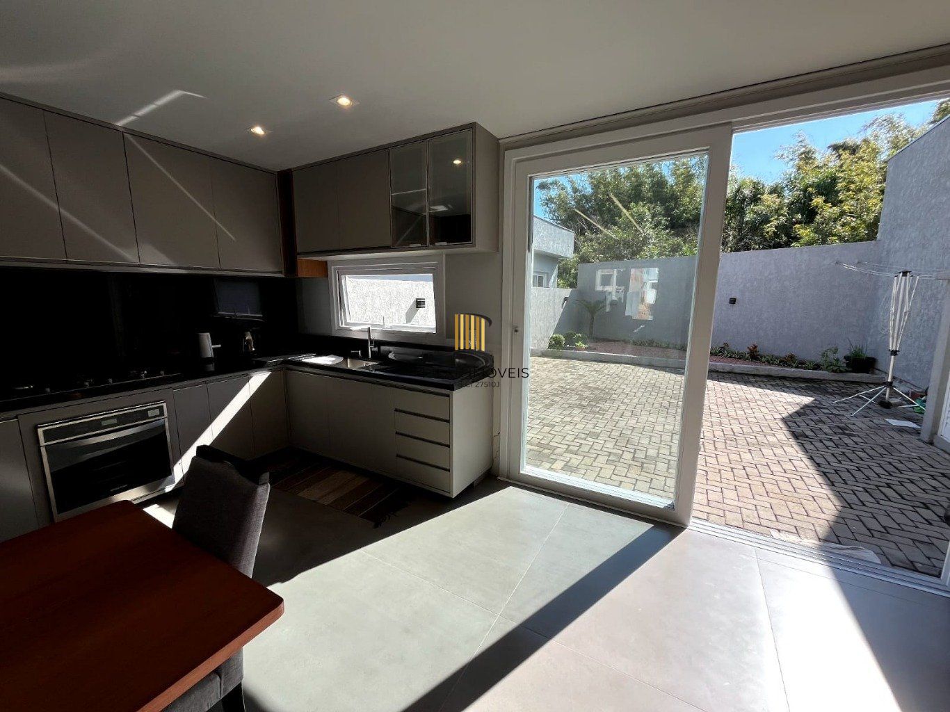 Casa de 3 dormitórios e 4 vagas de garagem em Gravataí.