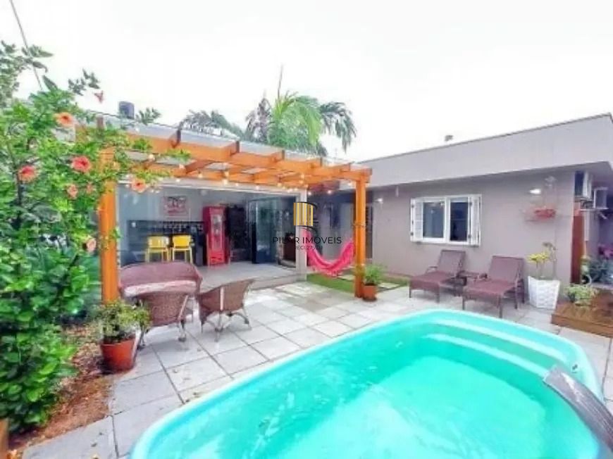 Casa 3 dormitórios no bairro Mário Quintana