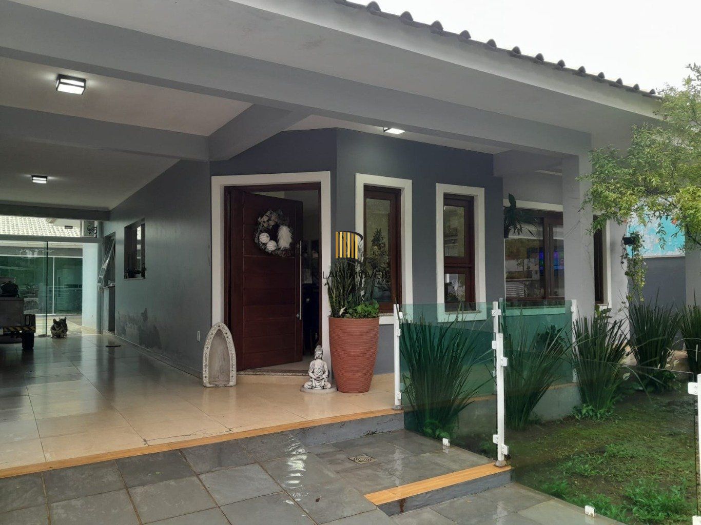 Casa com 3 dormitórios e 3 vagas de garagem em Gravatai.