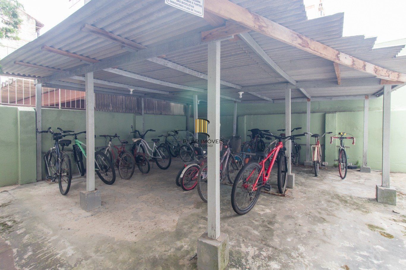 Apartamento 2 Quartos com Suíte e Pátio no Menino Deus