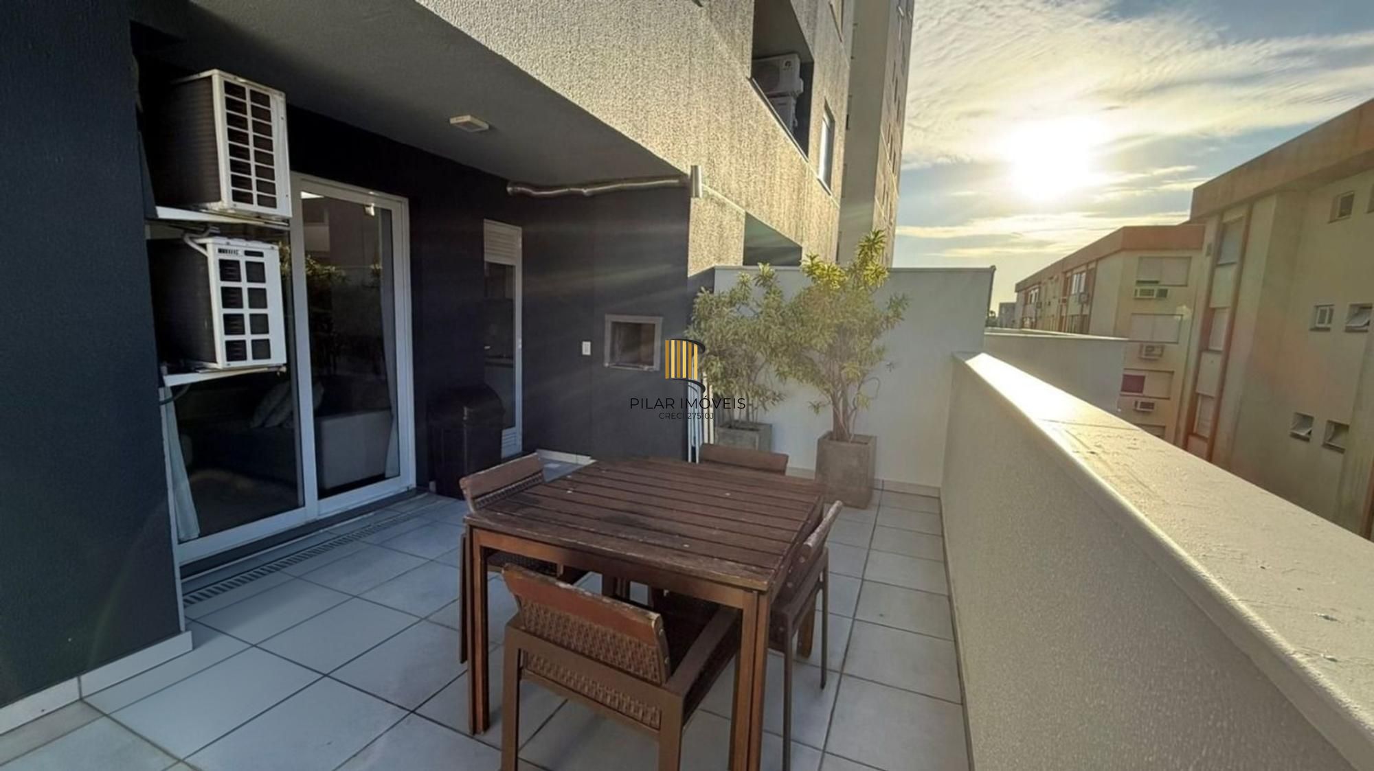 Apartamento de 2 dormitórios, elevador e 1 vaga de garagem em Canoas.