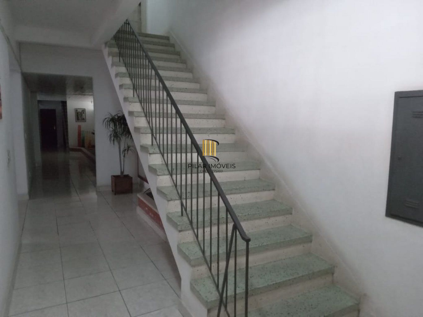 Apartamento com 1 quarto e 1 vaga de garagem no Bairro Sarandí