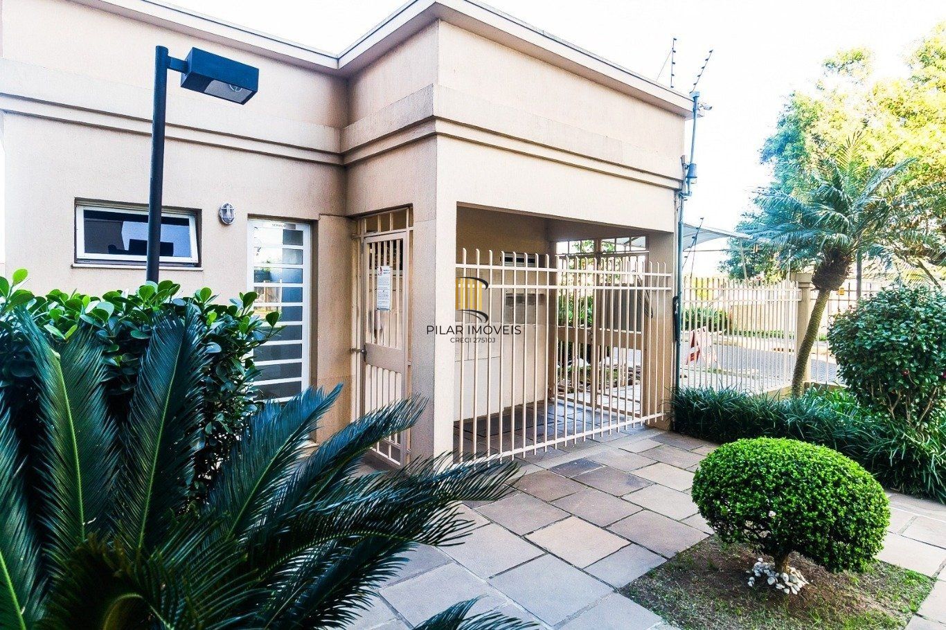 Apartamento com 2 quartos, 1 vaga, gás central e elevador no bairro Sarandi.